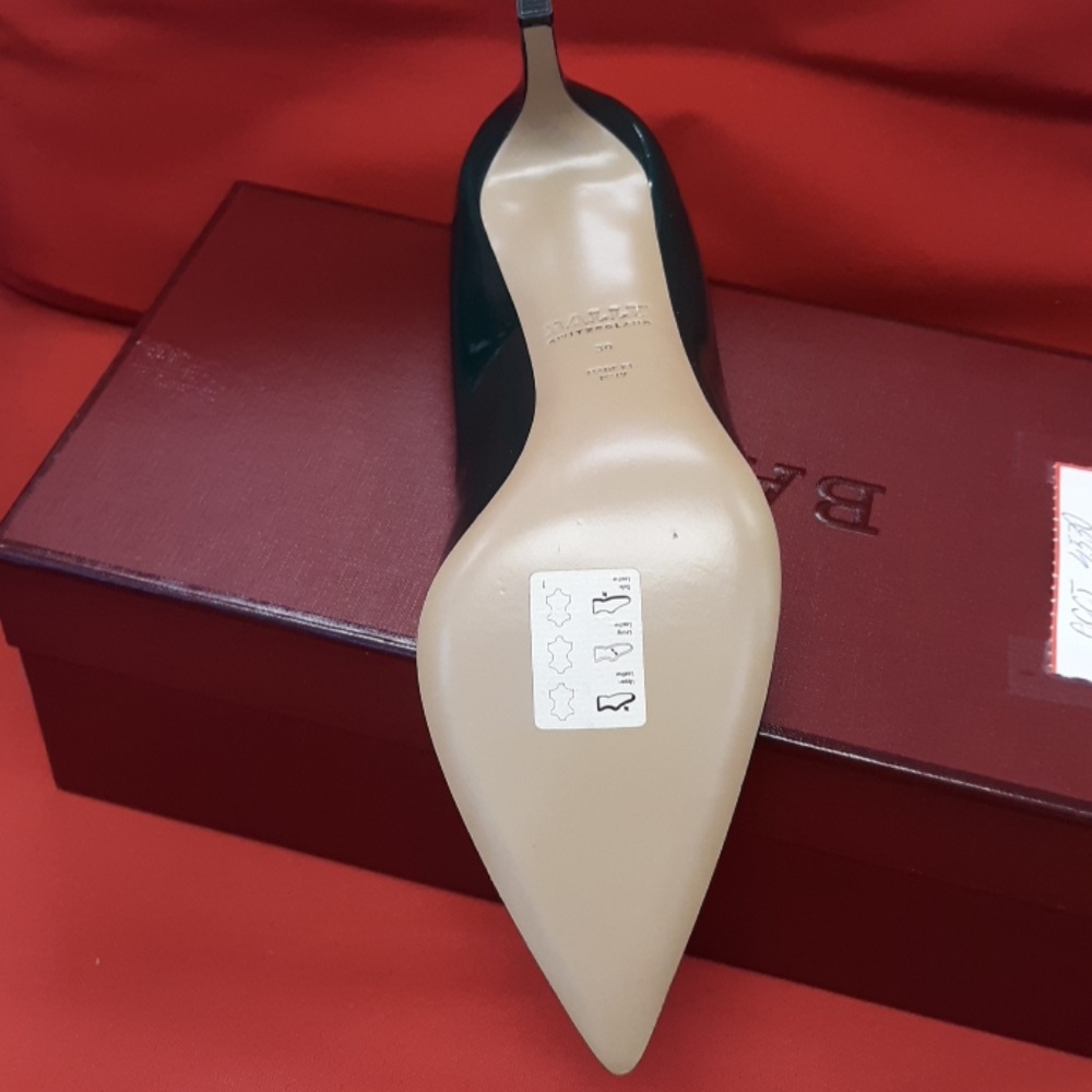 Shoes - Picture 2 of 4